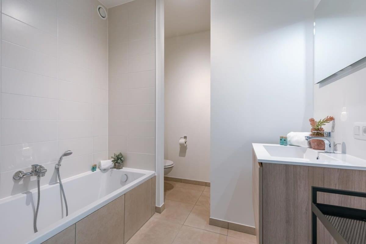 Huswell - Lovely New Apartment At The Harbor + Parking Брюгге Экстерьер фото